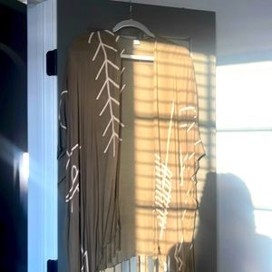 Beautiful one of a kind short duster. Arrow designs. Olive and cream color